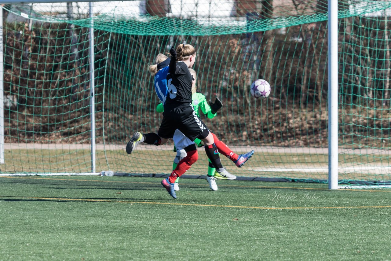 Bild 253 - B-Juniorinnen Halbfinale SVHU - Holstein Kiel : Ergebnis: 3:0